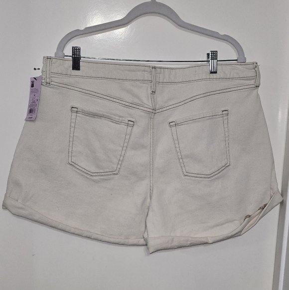 #631 wild fable Cream High-Rise Denim Shorts with Contrast Stitching - Picture 3 of 8